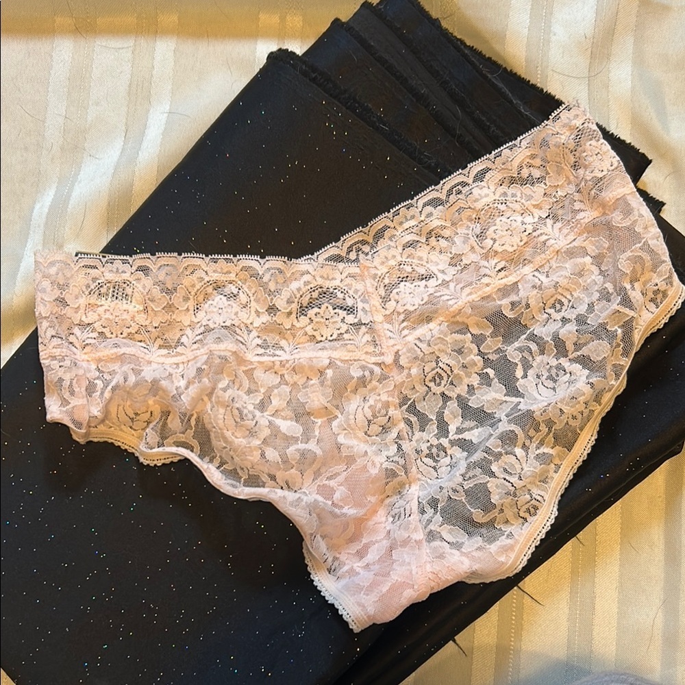 Black and Pink Lace Panties Trio - Picture 5 of 14